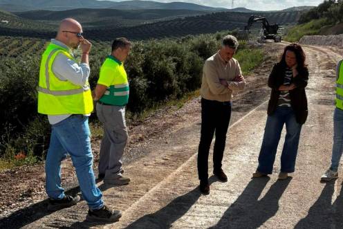 <i>José Luis Agea visita las obras en Fuerte del Rey. / Diputación de Jaén.</i>