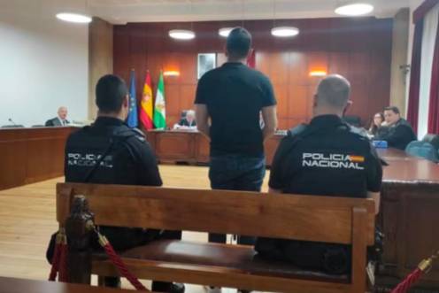 <i>El acusado prestando declaración durante el juicio celebrado en la Audiencia de Jaén. / Europa Press. </i>