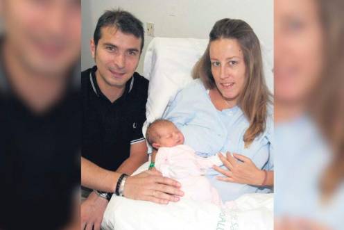 <i>Los jiennenses Óscar y Carolina, junto a su hija Victoria. / Archivo histórico Diario JAÉN. </i>