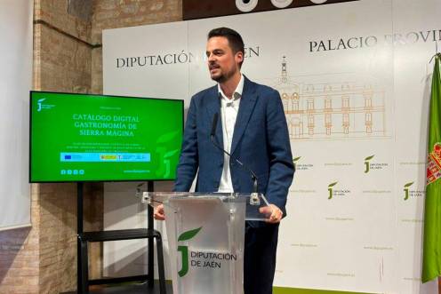 <i>El diputado Francisco Javier Lozano presenta la estrategia promocional “Saborea Sierra Mágina”. / Diputación de Jaén.</i>