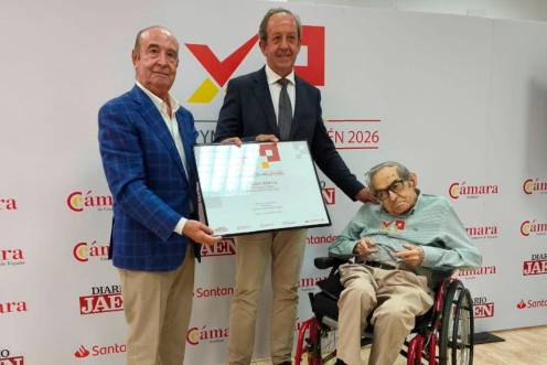 <i>Luis Carlos Morilla, presidente del Grupo Oleícola Jaén; Francisco Carmona, alcalde de Andújar, y el presidente de la Cámara de Comercio de Andújar, Eduardo Criado / Agustín Muñoz / Diario JAÉN.</i>