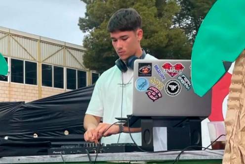 <i>El DJ animador Miguel Calles.</i>