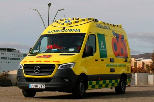 <i> Ambulancia del Centro de Emergencias Sanitarias 061. / Emergencias 112 Andalucía. </i>