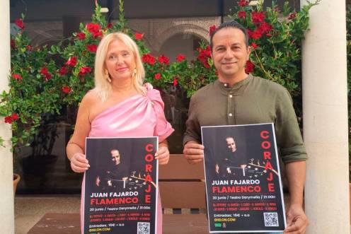 <i>María Espejo y Juan Fajardo en la presentación. / Ayuntamiento de Jaén.</i>