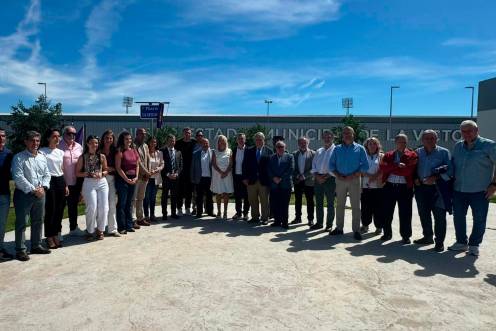 <i>Autoridades, directivos del Real Jaén y periodistas deportivos durante la inauguración. / Ayuntamiento de Jaén.</i>