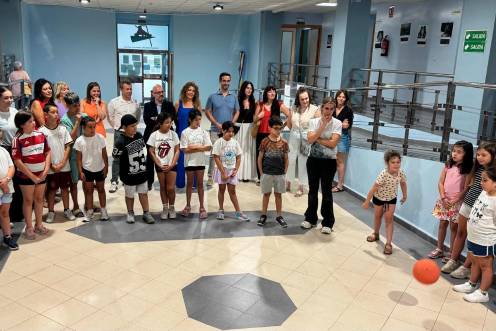 <i>Julio Millán visitas las escuelas de verano. / Ayuntamiento de Jaén.</i>