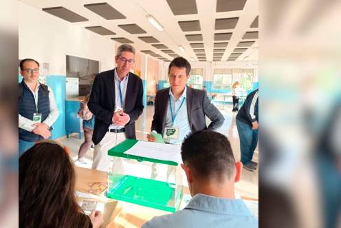<i>El candidato de Jaén Merece Más (JM+) al Parlamento de Andalucía, Luis García Millán, ejerciendo su derecho al voto. / Jaén Merece Más.</i>