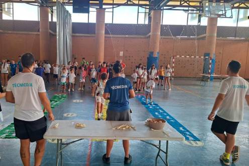 <i>Durante una actividad en las escuelas deportivas municipales. / Ayuntamiento de Jaén. </i>