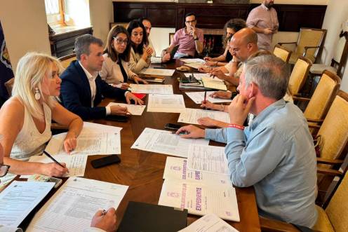 <i>Reunión de coordinación del equipo de Gobierno municipal para abordar la planificación de proyectos con las ayudas recibidas. / Ayuntamiento de Jaén.</i>