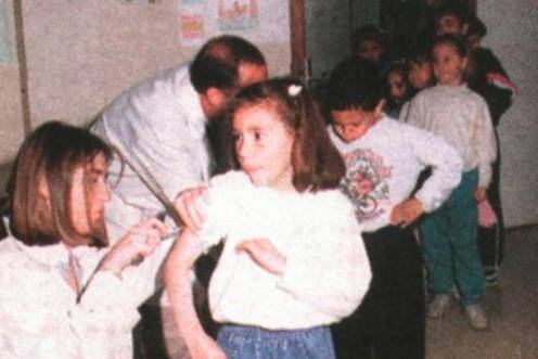 <i>Niños de Jódar hacen cola para ser vacunados. Archivo. / Diario JAÉN</i>