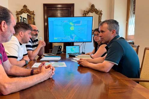 <i>Reunión de Julio Millán y África Colomo con Juan Ramón Moral y Francisco Zuheros. / Ayuntamiento de Jaén.</i>