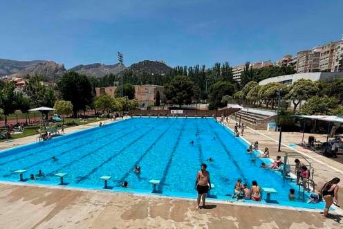 <i>Piscina de verano de La Salobreja. / Ayuntamiento de Jaén. </i>