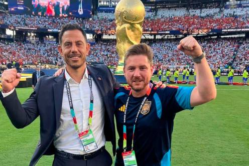 <i>Claudio Vázquez y Ángel Ruiz celebran el título de campeones del mundo.</i>