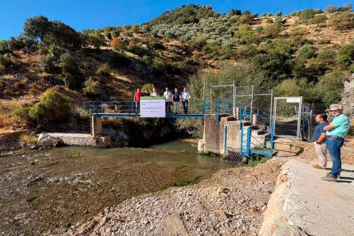 <i>Visita a la actuación hidráulica en azud del río Susana en Valdepeñas de Jaén. / Diputación de Jaén. </i>