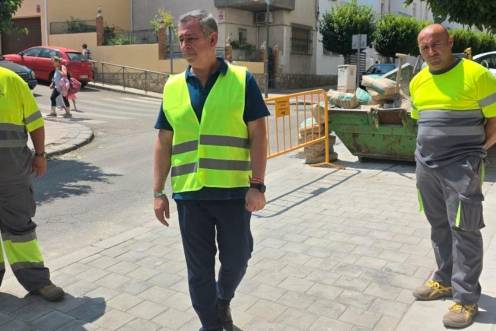 <i>Javier Padorno visita las obras en la calle La Luna. / Ayuntamiento de Jaén.</i>