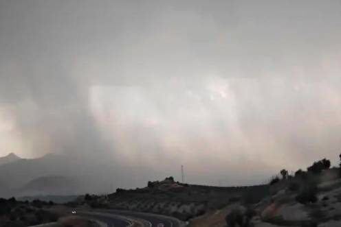 <i>Imagen de archivo de una tormenta focalizada sobre Jaén capital vista desde la carretera de Mancha Real / Diario JAÉN.</i>