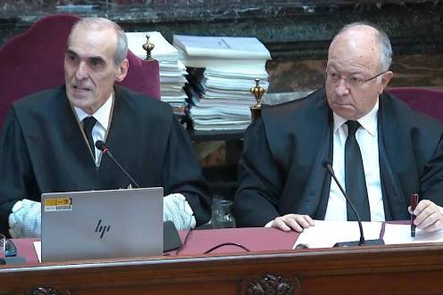 <i>El jefe de la Fiscalía Anticorrupción, Alejandro Luzón, y el abogado del PP, Alberto Durán, en el juicio del Tribunal Supremo. Archivo. / Europa Press.</i>
