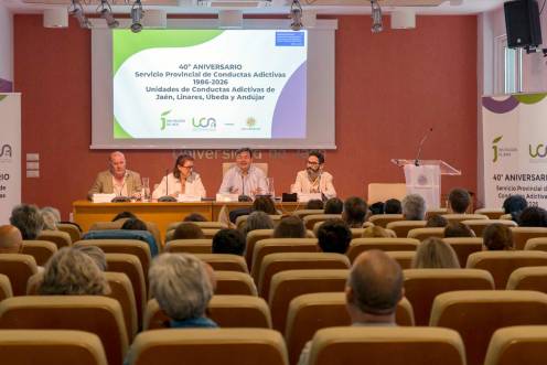 <i>Celebración de una jornada dedicada a analizar científicamente los mecanismos que subyacen a problemas como la ludopatía o las denominadas adicciones digitales. / UJA.</i>