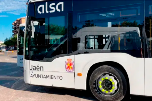 <i>Autobús urbano de Jaén. Archivo. / Ayuntamiento de Jaén.</i>