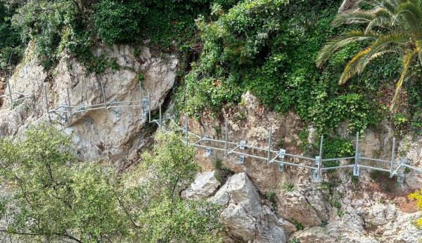Rescatan a una mujer en la zona de Los Cañones