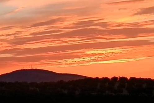 <i>Amanecer en Huelma. / Ángel del Moral Gómez.</i>