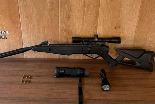 <i>El arma que fue intervenida a los agentes tras su identificación en el paraje El Contadero. / Guardia Civil. </i>
