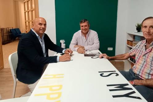 <i>El concejal José María Cano y los responsables de GEA, Manuel Ruiz y José Luque. / Ayuntamiento de Jaén.</i>