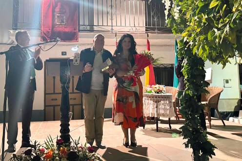 <i>Tras el pregón de Miguel Utrera Ruiz. / Isabel Aranda / Diario JAÉN. </i>