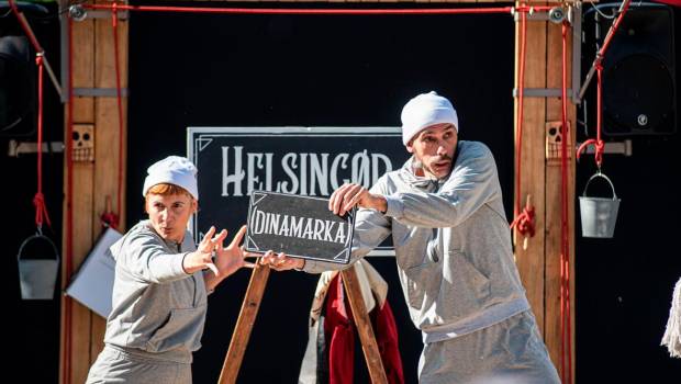 <i>Obra incluida en la Red Andaluza de Teatros Públicos. / Junta de Andalucía. </i>