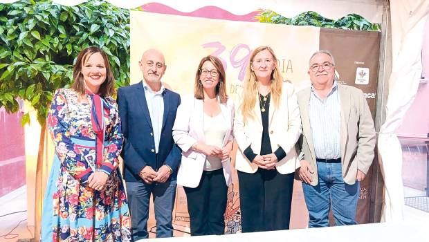 <i>Pilar López, Francisco Miguel González, África Colomo, Luz Gabás y Francisco Ruiz. / A. Claudio. / Diario JAÉN.</i>