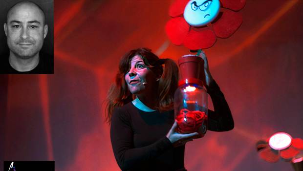 <i>Imagen de una de las escenas del espectáculo y, en la parte superior, Paco G. Melero, de Farandulario Teatro.</i>