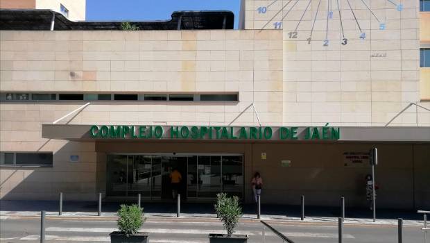 <i>Fachada del Hospital de Jaén. Archivo. / Junta de Andalucía.</i>