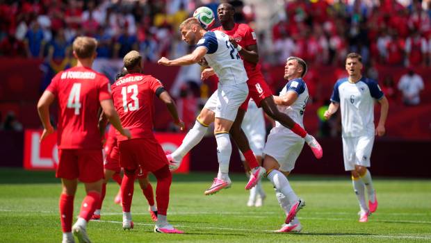 <i>El jugador bosnio Jovo Lukic y el canadiense Ismael Kone. / Europa Press</i>