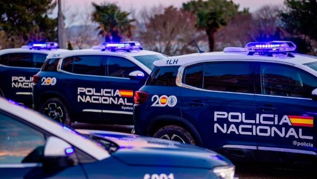 <i>Imagen de coches de la Policía Nacional. / Archivo. / Europa Press.</i>