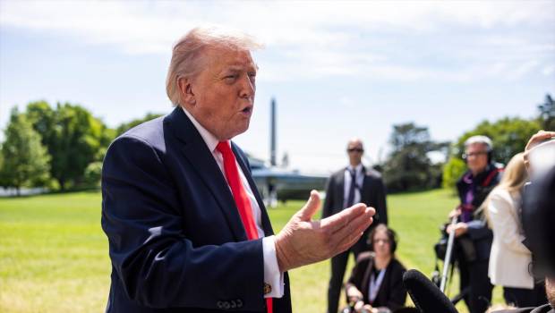 <i>Donald Trump atiende a los medios. / Jim LoScalzo / Europa Press.</i>
