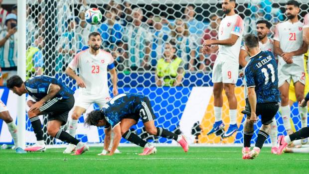 <i>Giovani Lo Celso en la falta que acabó en gol en el Jordania-Argentina. / Alexandra Fechete / Contacto / Europa Press. </i>