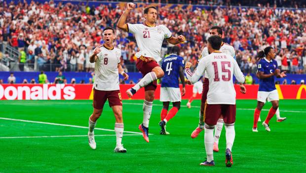 Mikel Oyarzabal celebra el gol que supuso el 0-1 para España ante Francia. / RFEF.