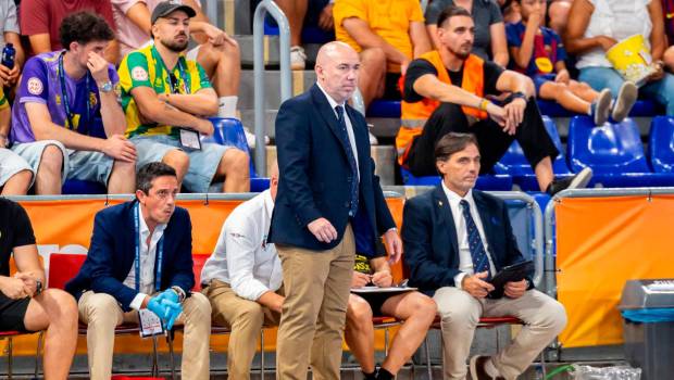 <i>El entrenador del Jaén Paraíso Interior, Dani Rodríguez, durante la final de la Supercopa de España. / Jaén Paraíso Interior FS. </i>
