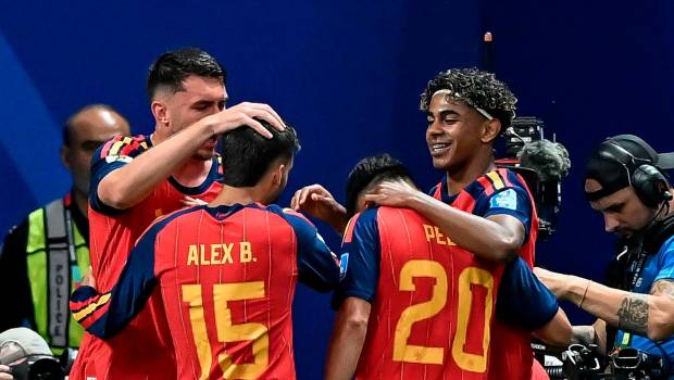 <i>Celebración de uno de los goles de España frente a Arabia Saudí. / DPA.</i>