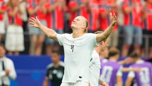 <i>Haaland celebra la victoria contra Costa de Marfil. / Europa Press.</i>