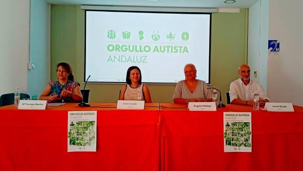 <i>María del Carmen Martos, Isabel Uceda, Ángela Hidalgo y Javier Rueda en la inauguración del I Encuentro Andaluz de Autismo en Edad Adulta. / Junta de Andalucía. </i>