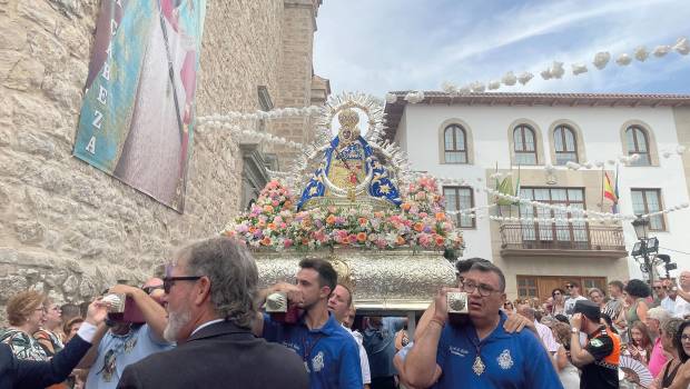 <i>La Virgen de la Cabeza, en procesión por Torredelcampo. / Ana Lechuga / Diario JAÉN. </i>