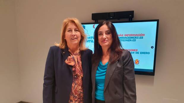<i>María Dolores Aguayo y Eva Funes, tras la presentación. / Ayuntamiento de Jaén.</i>