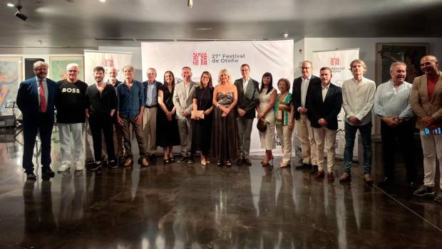<i>Además de los representantes políticos, el tejido social, cultural y económico de Jaén no se quiso perderse la puesta de largo de la 27 edición del Festival de Otoño. / Carmen Jiménez / Diario JAÉN. </i>