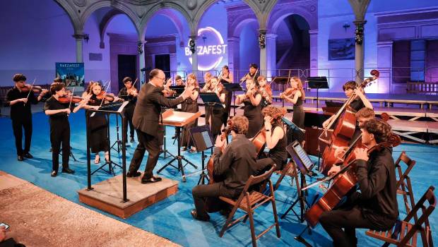 <i>La Joven Orquesta Barroca de Sevilla ofreció en Baeza un recital de cuerda de gran calidad musical. / Agustín Muñoz / Diario JAÉN.</i>