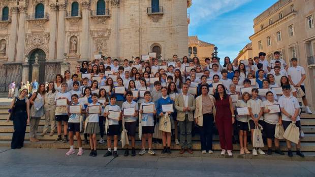 <i>El Ayuntamiento de Jaén felicita al colegio Divino Maestro. / Ayuntamiento de Jaén.</i>