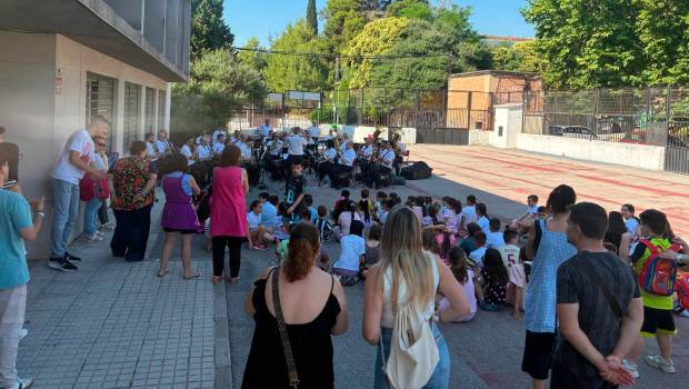 <i>Gira de la Banda municipal por los colegios. / Ayuntamiento de Jaén.</i>
