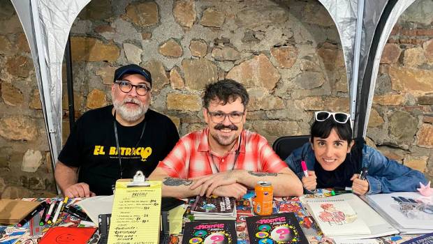 <i>Arturo Molero con otros profesionales del cómic de reconocido prestigio y presentó parte de su obra en los stand del festival. </i>