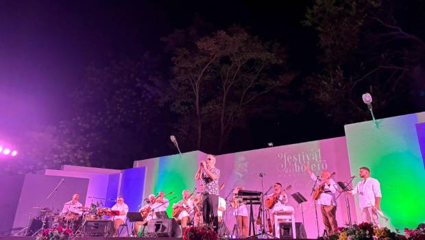 <i>Imagen de Charanda en la novena edición del Festival del Bolero, celebrado en el Auditorio Municipal de Mancha Real. / Isabel Aranda / Diario JAÉN.</i>