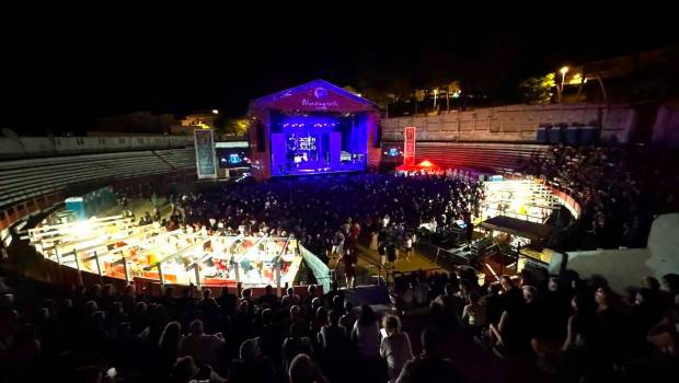 <i>Escenario del BluesCazorla durante los conciertos. </i>